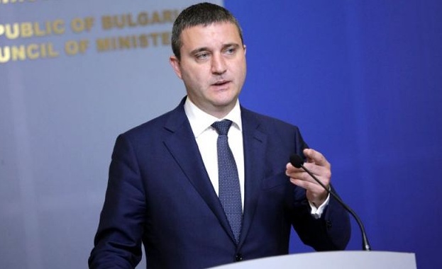 Горанов: Търговската война и цените на горивата са предизвикателства пред българската икономика