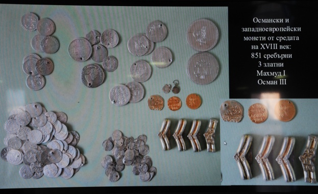 Голямо съкровище от монети и накити откриха археолози в Ахтопол