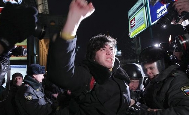 Десетки задържани по време на неразрешени протести в Русия