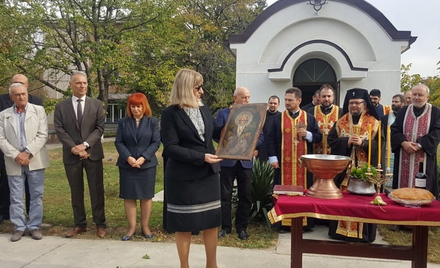 Министър Цачева участва в църковния ритуал по освещаването на новия параклис в Старозагорския затвор