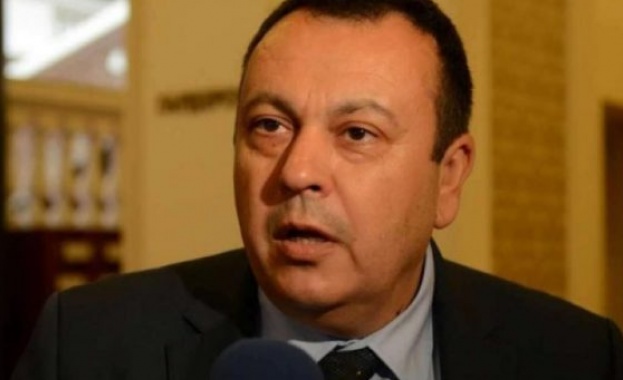 Депутат от ДПС: ГЕРБ покри скандала с издаването на български паспорти