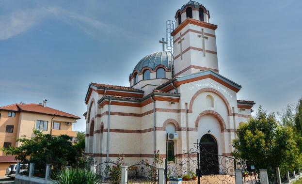 В събота стартира дарителската кампания за изографисване на храм „Св. Пимен Зографски“ в кв. „Крайморие“