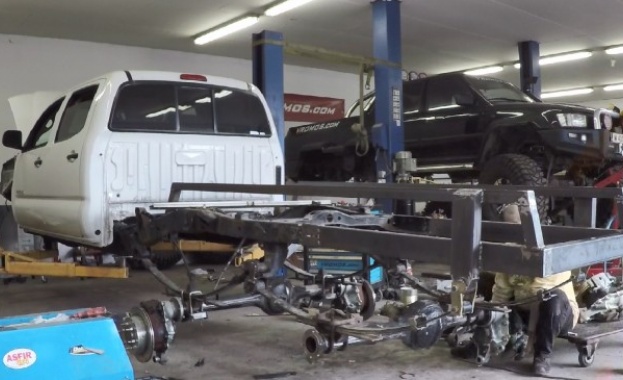 Българин атакува световния рекорд по височинно изкачване с кола