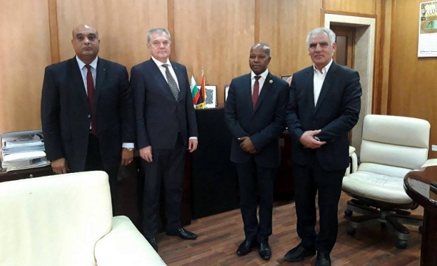 Румен Петков се срещна с либийския министър на труда Ал-Мехди Ал-Амен
