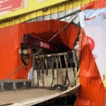 Отказали спирачки и... камион в руски супермаркет