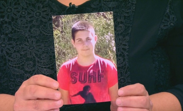 Родителите на починало след упойка момче продължават да търсят справедливост