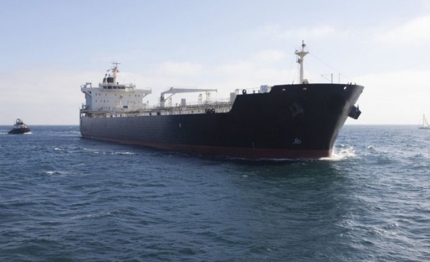  Танкер със 150 000 кубика втечнен газ заседна край Крит
