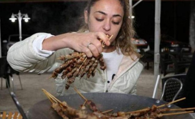 Кльощава туркиня изяде 315 шиш кебапа 