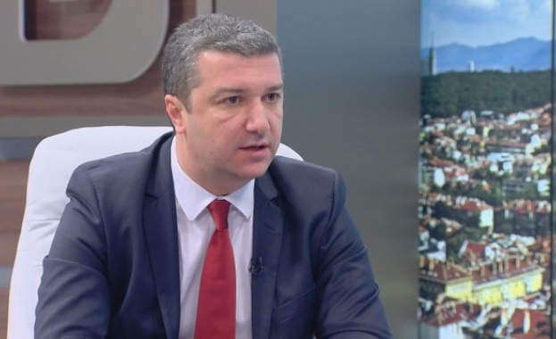  Драгомир Стойнев, БСП: Кабинетът е отпуснал 118 млн. лева бонуси