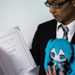 Японец сключи брак с холограма