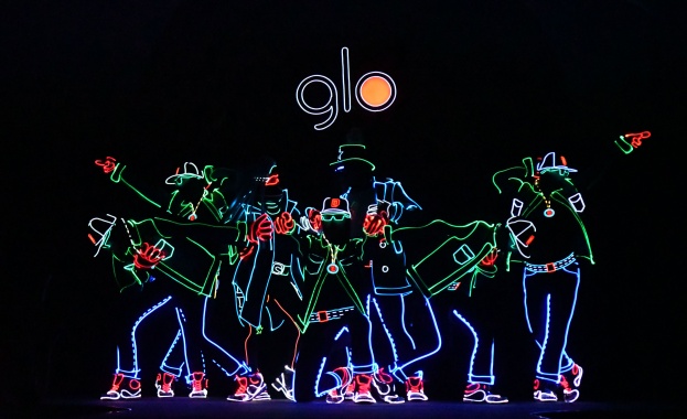 Уникален спектакъл представи иновативното устройство glo™