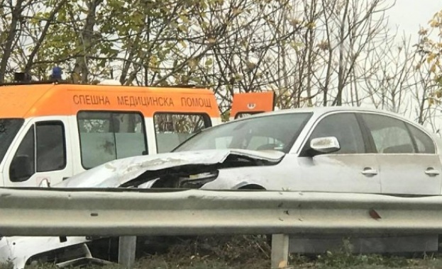Двама ранени при катастрофа с патрулка на пътя София - Варна