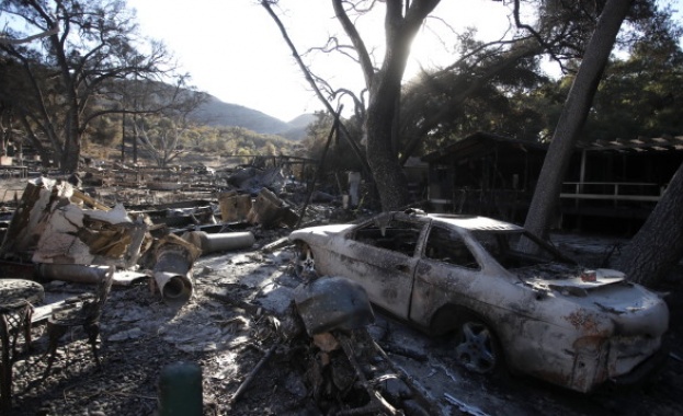 Огнеборците в Калифорния частично овладяха големия горски пожар