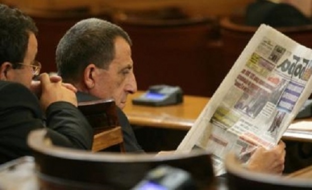 Депутатите дават над 100 хиляди лева за вестници