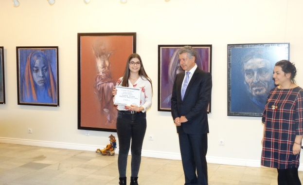 Каринна Живкова получи Стипендия „Лука Бекяров'' от  „Еврофутбол''