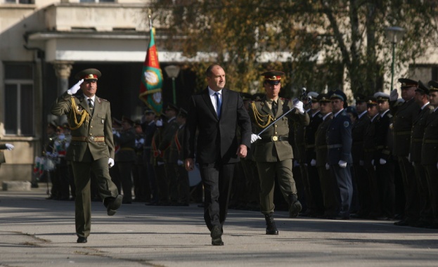 Румен Радев: България има нужда от модерна и боеспособна армия