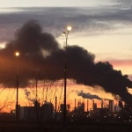 Пожар затвори цех на петролна рафинерия в Москва 