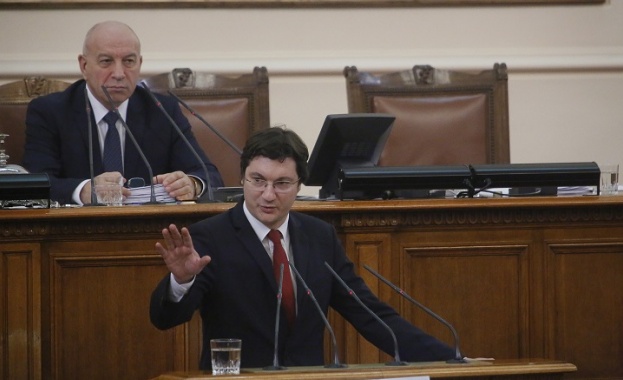 Зарков: Алтернативата е само една - нови избори и хора, които да вдъхнат живот на българските демократични институции