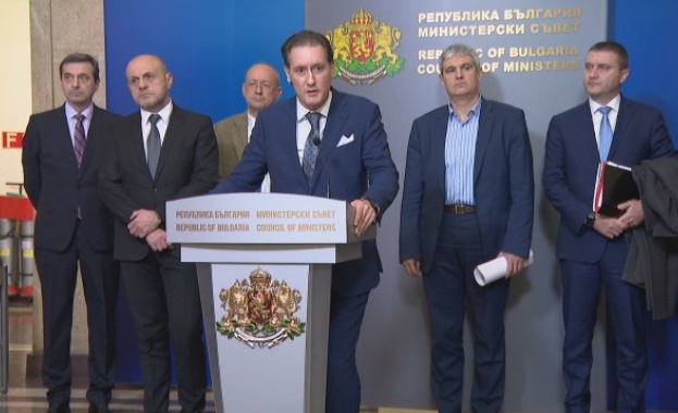 Домусчиев: Догодина ще има ръст на заплатите, но само за квалифицираните кадри