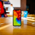 Apple намалява цената на iPhone XR