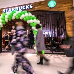 Световноизвестната кафе верига Starbucks® откри втория си обект в Пловдив със специални коледни изненади