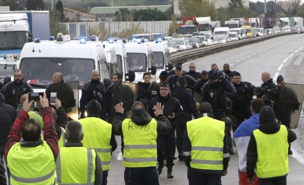 Отново протести в Париж срещу цените на горивата