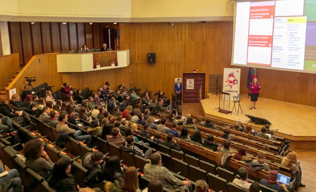 Вицепремиерът Томислав Дончев, комуникационни експерти и бизнес лидери анализираха общуването в дигиталната ера