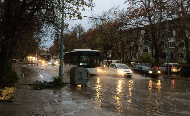 Централен булевард в Пловдив се превърна във втори Гребен канал