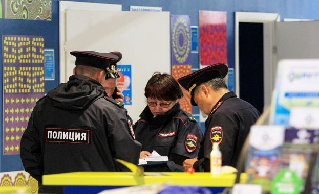 Хиляди евакуирани от 10 търговски центъра в Москва 