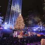 Запалиха светлините на коледното дърво пред центъра "Рокфелер" в Ню Йорк 