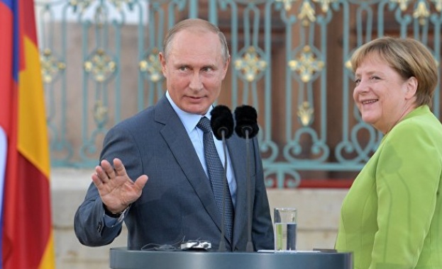 Путин разговаря с Меркел на работна закуска на форума на Г-20 
