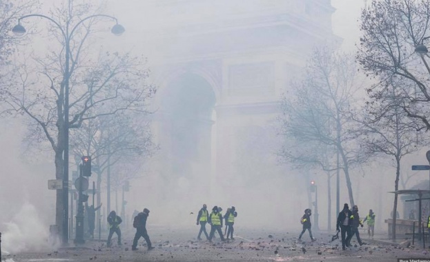 29 ареста във Франция в поредния ден на протести на „жълтите жилетки”