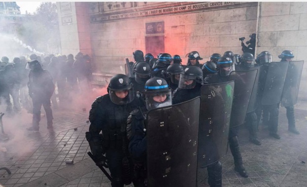  57 арестувани на протеста на „жълтите жилетки” в Париж