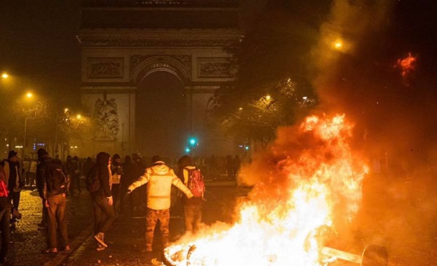 Франция очаква мерки от Макрон за успокояване на „жълтите жилетки“