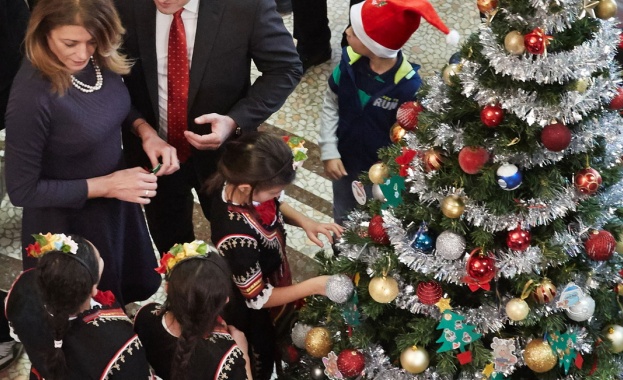 Президентът и съпругата му ще присъстват на благотворителния спектакъл „Българската Коледа“   