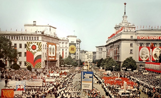 Социализмът и модернизацията на България в цифри и факти!