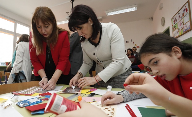  Цвета Караянчева се включи в Коледната работилница “Мисията е възможна с ръце и сърце за една цветна Коледа”