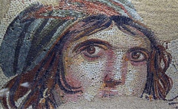 Парче от историята обратно у дома: САЩ върнаха древна мозайка в Турция  