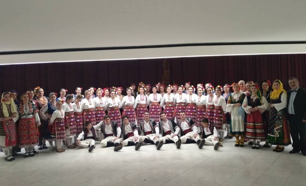 Вокален ансамбъл "Езерец" и танцов ансамбъл „Вихрен” участваха в традиционен концерт в Скопие