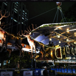 Коледен ресторант-шейна плава в небето на тропическа Малайзия