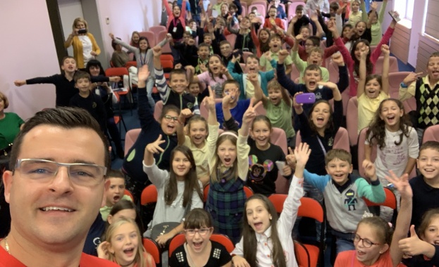 Български влогър може да стане най-продавания автор