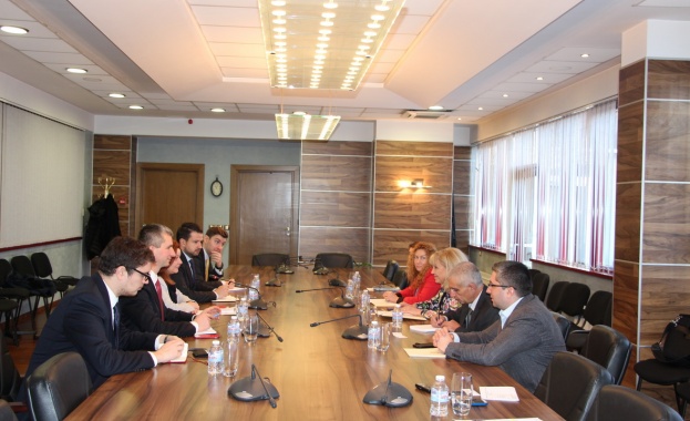 Стратегически приоритети на МРРБ представи министър  Аврамова пред Европейската банка