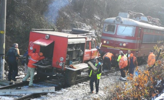 Счупени релси са довели до дерайлирането на влака София-Варна