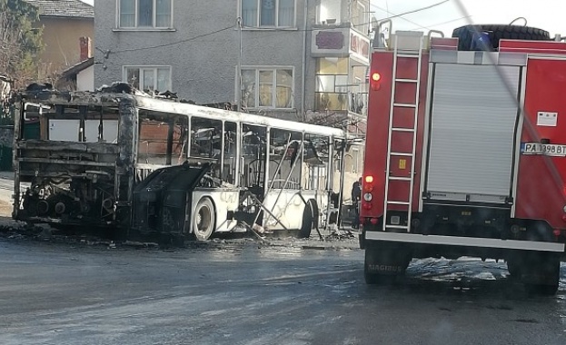 Автобус изгоря във Велинград
