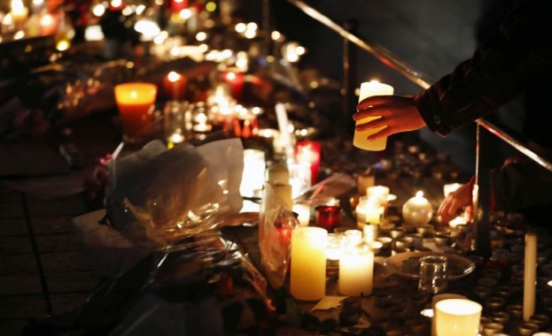 В Страсбург запалиха свещи в памет на жертвите от стрелбата