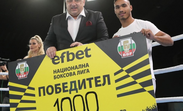 Министър Красен Кралев присъства на финалния кръг от Националната боксова лига и награди победителя в категория до 56 кг Боян  Асенов