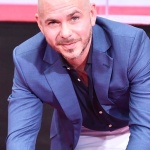 Рапърът Питбул остави отпечатъците си в цимента пред Китайския театър в Лос Анджелис (ВИДЕО)