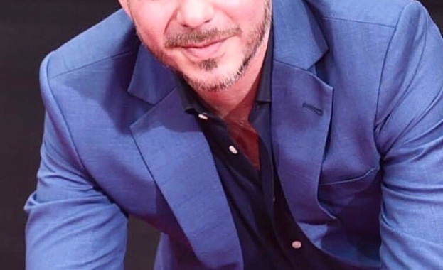 Рапърът Питбул остави отпечатъците си в цимента пред Китайския театър в Лос Анджелис (ВИДЕО)