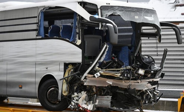 Тежка автобусна катастрофа край Цюрих, има загинал и много ранени