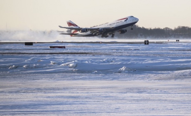 Въпреки лошото време, летище София работи в зимни условия